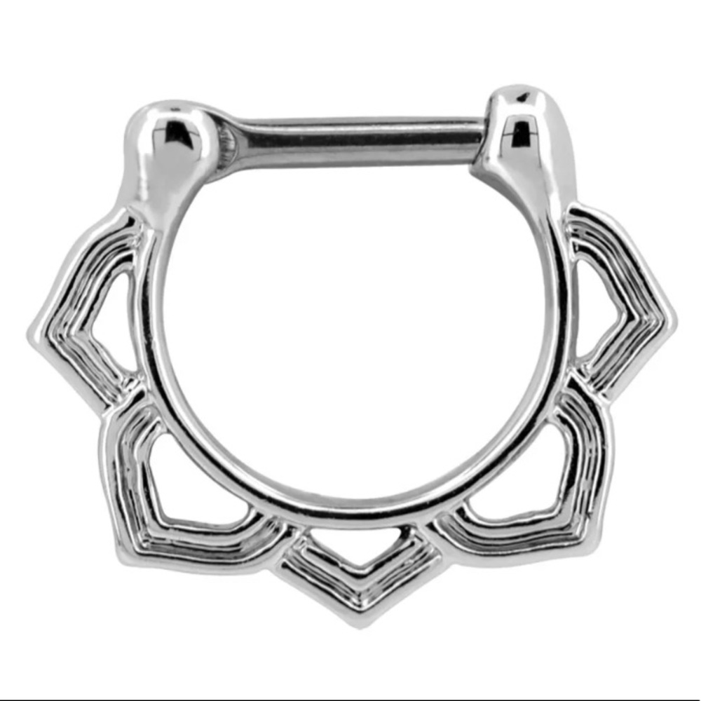 Mandala Lotus Septum Piercing